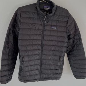 Men’s Patagonia puff jacket.